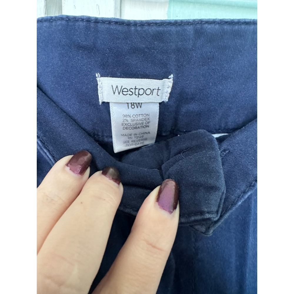 Westport 18W Navy Blue Shorts Buttons from Dress Barn 6.5” inseam - Picture 3 of 3